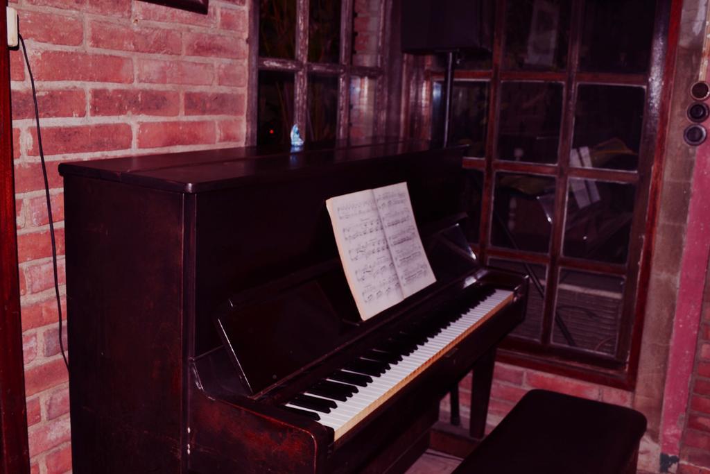 Brickhouse Ayutthaya Guesthouse Est 1986 Bagian luar foto