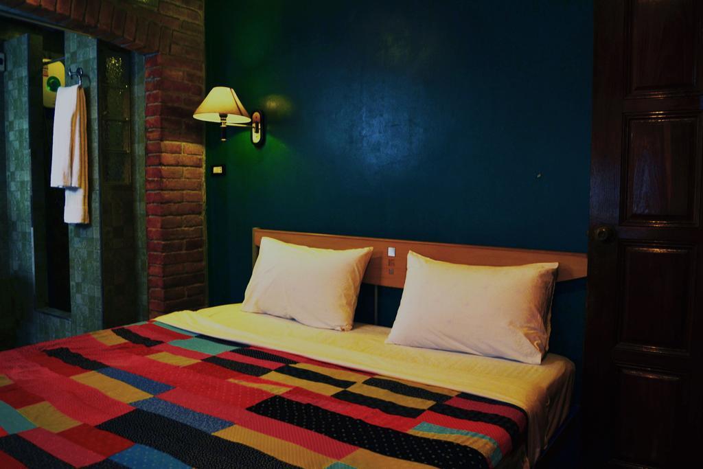 Brickhouse Ayutthaya Guesthouse Est 1986 Bagian luar foto