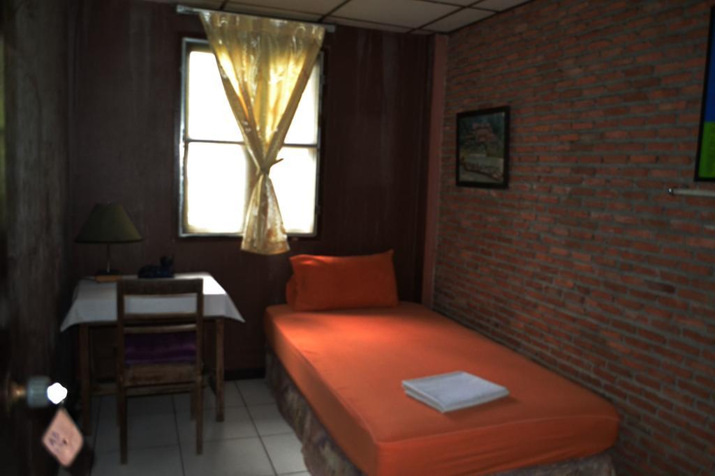 Brickhouse Ayutthaya Guesthouse Est 1986 Bagian luar foto