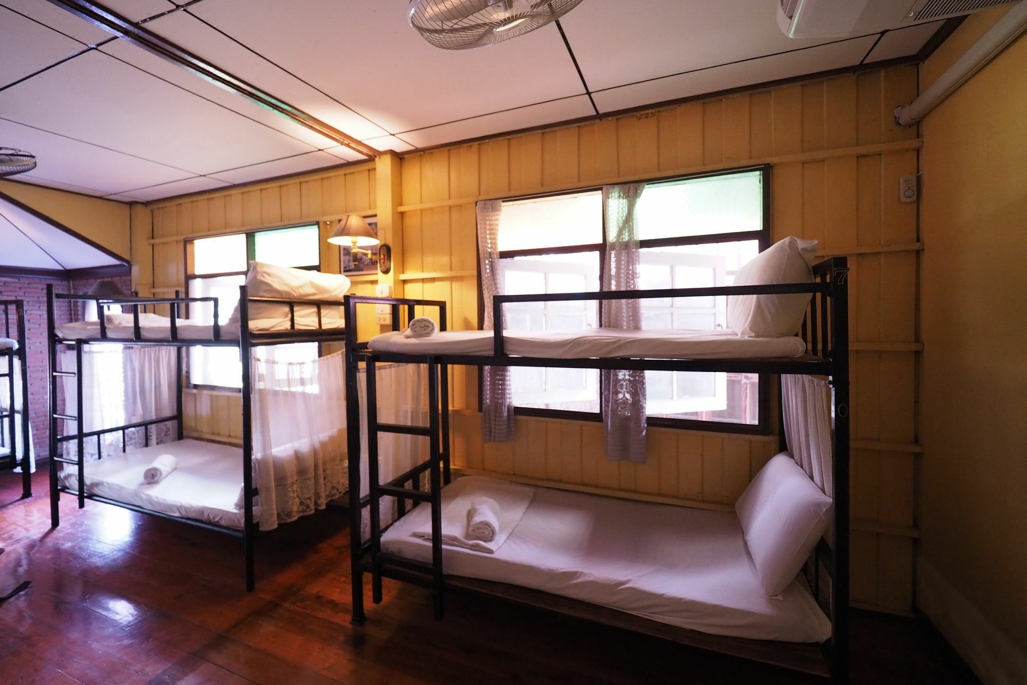 Brickhouse Ayutthaya Guesthouse Est 1986 Bagian luar foto