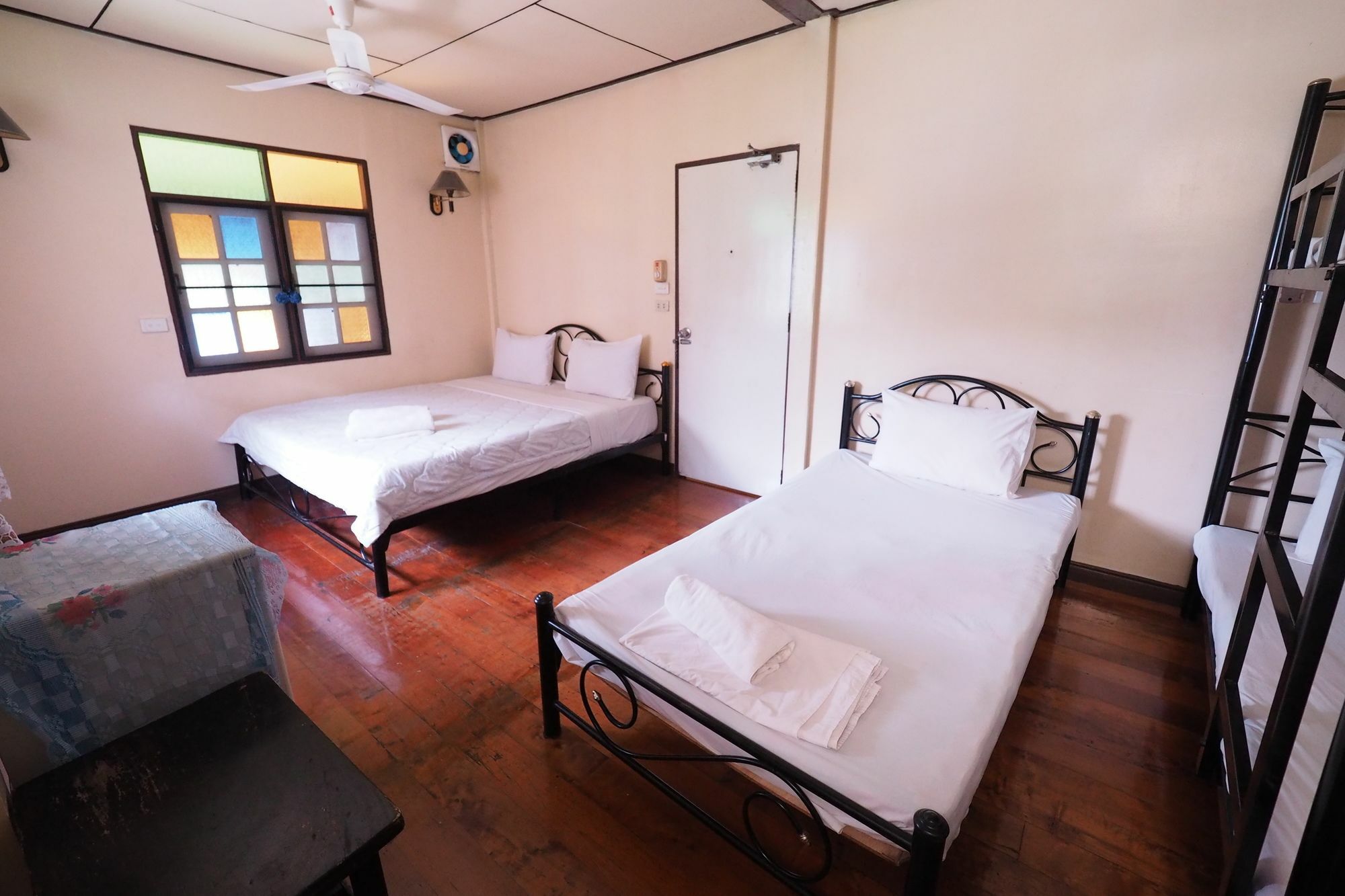 Brickhouse Ayutthaya Guesthouse Est 1986 Bagian luar foto
