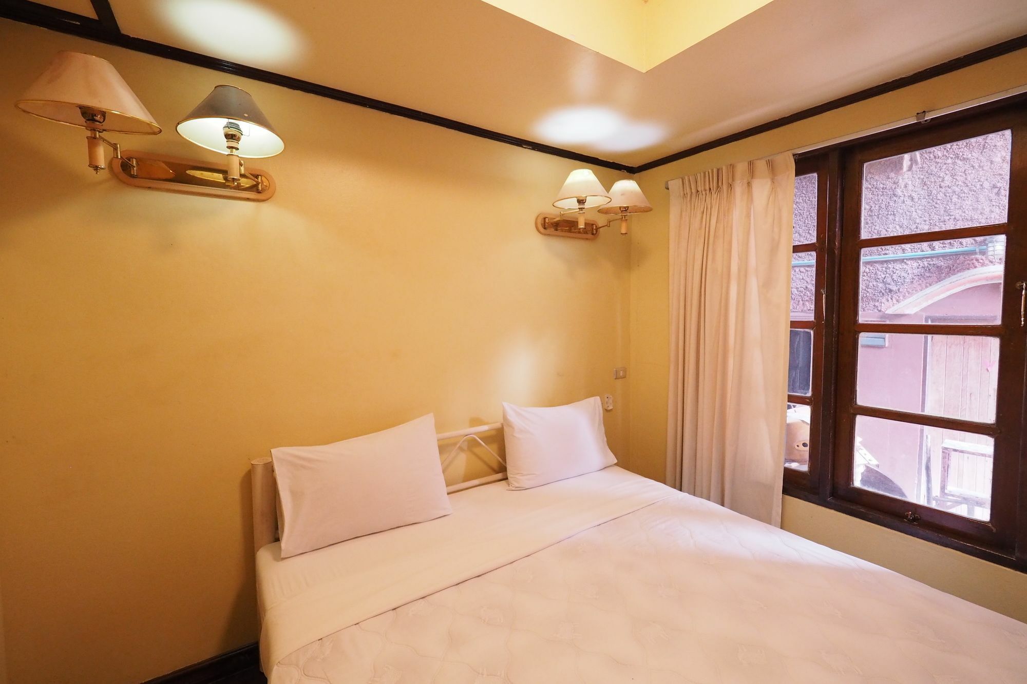 Brickhouse Ayutthaya Guesthouse Est 1986 Bagian luar foto