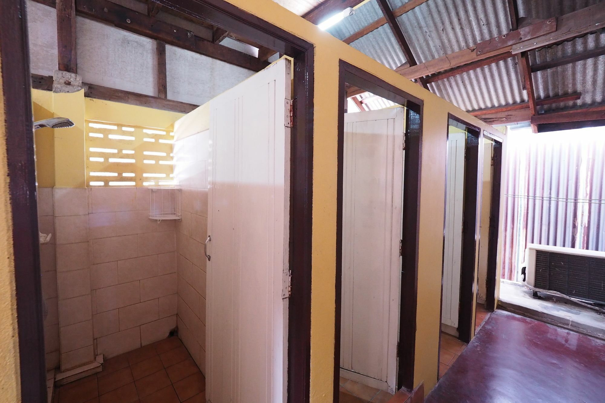Brickhouse Ayutthaya Guesthouse Est 1986 Bagian luar foto