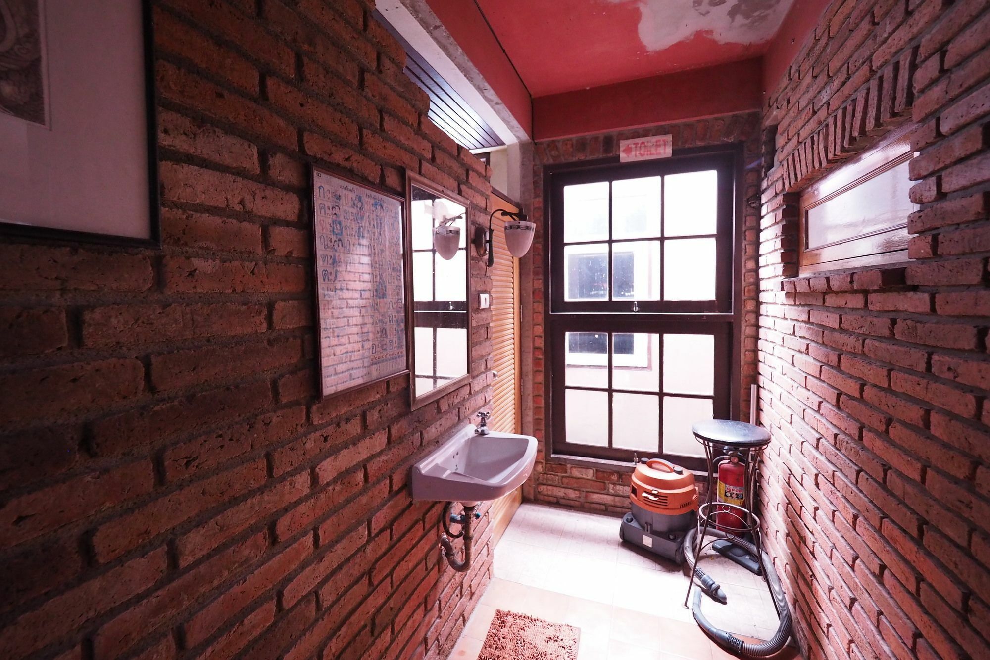 Brickhouse Ayutthaya Guesthouse Est 1986 Bagian luar foto