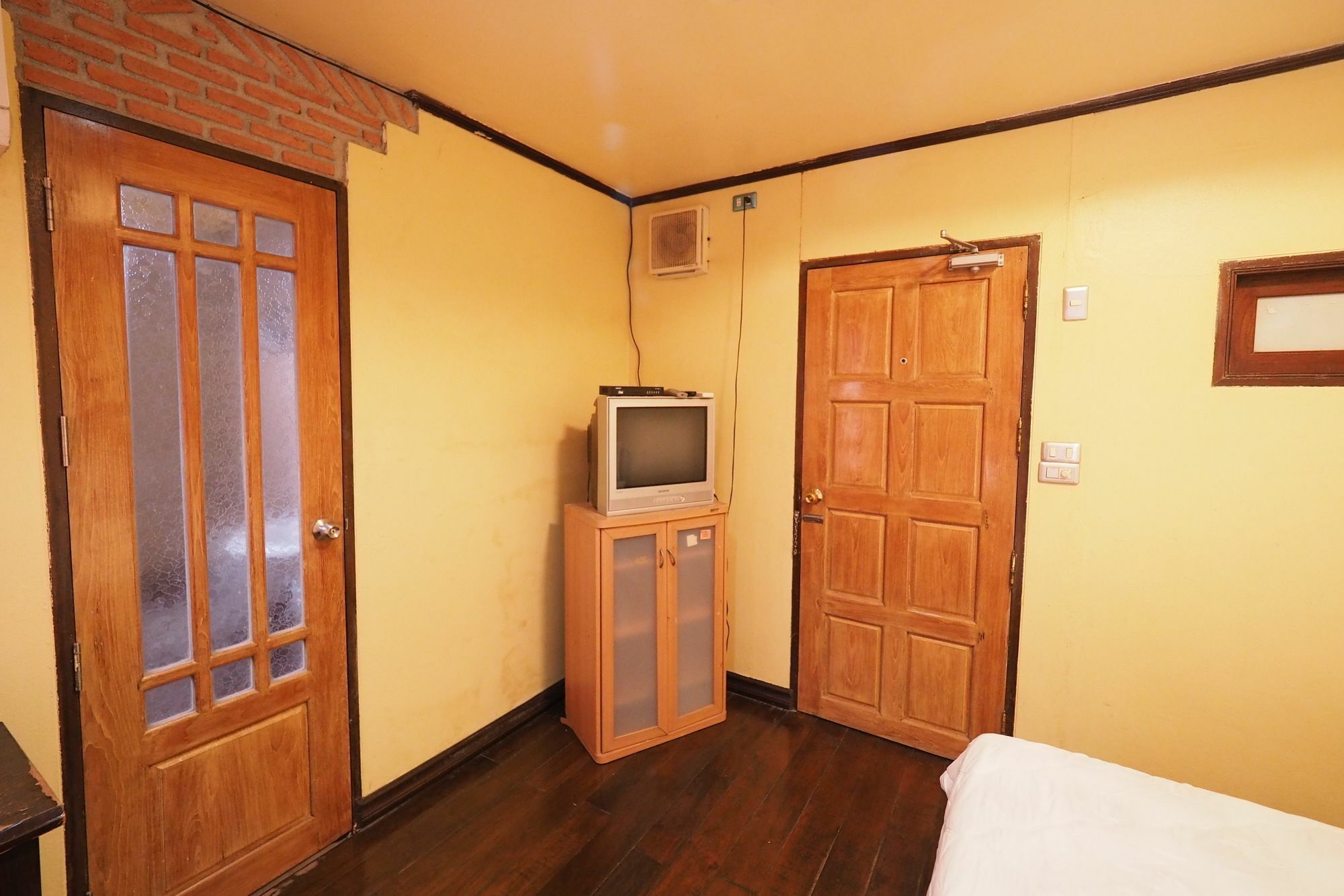 Brickhouse Ayutthaya Guesthouse Est 1986 Bagian luar foto
