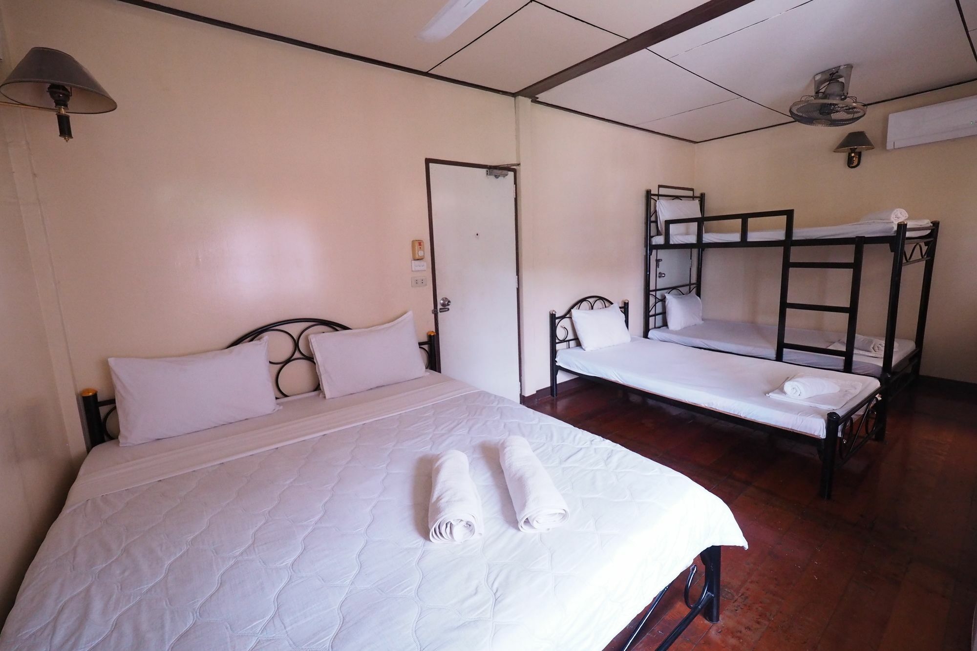 Brickhouse Ayutthaya Guesthouse Est 1986 Bagian luar foto